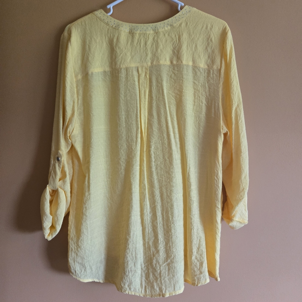 Notations Buttoned Blouse - Picture 3 of 3